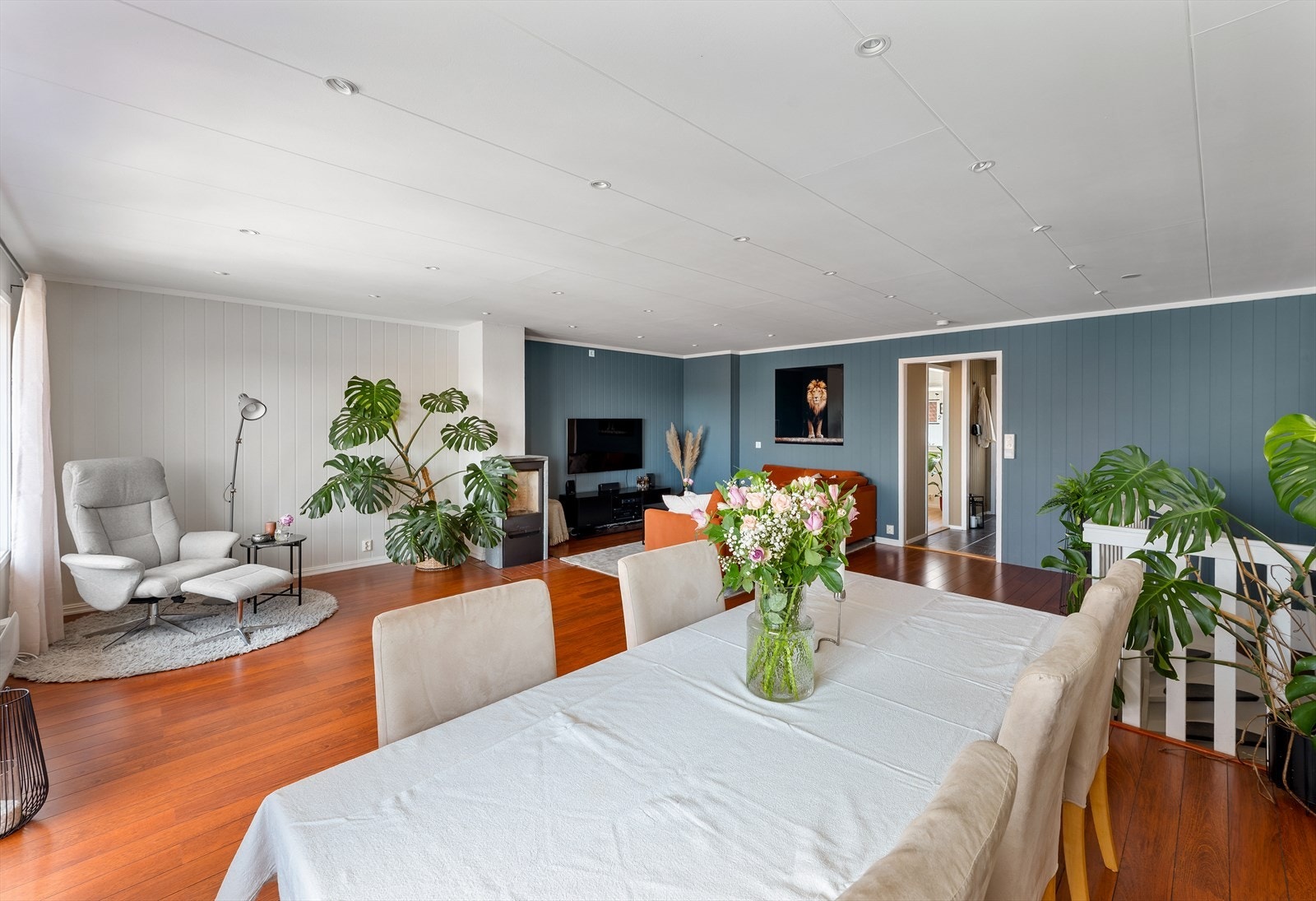 Etasjen har en åpen og sosial planløsning. Galleribilde
