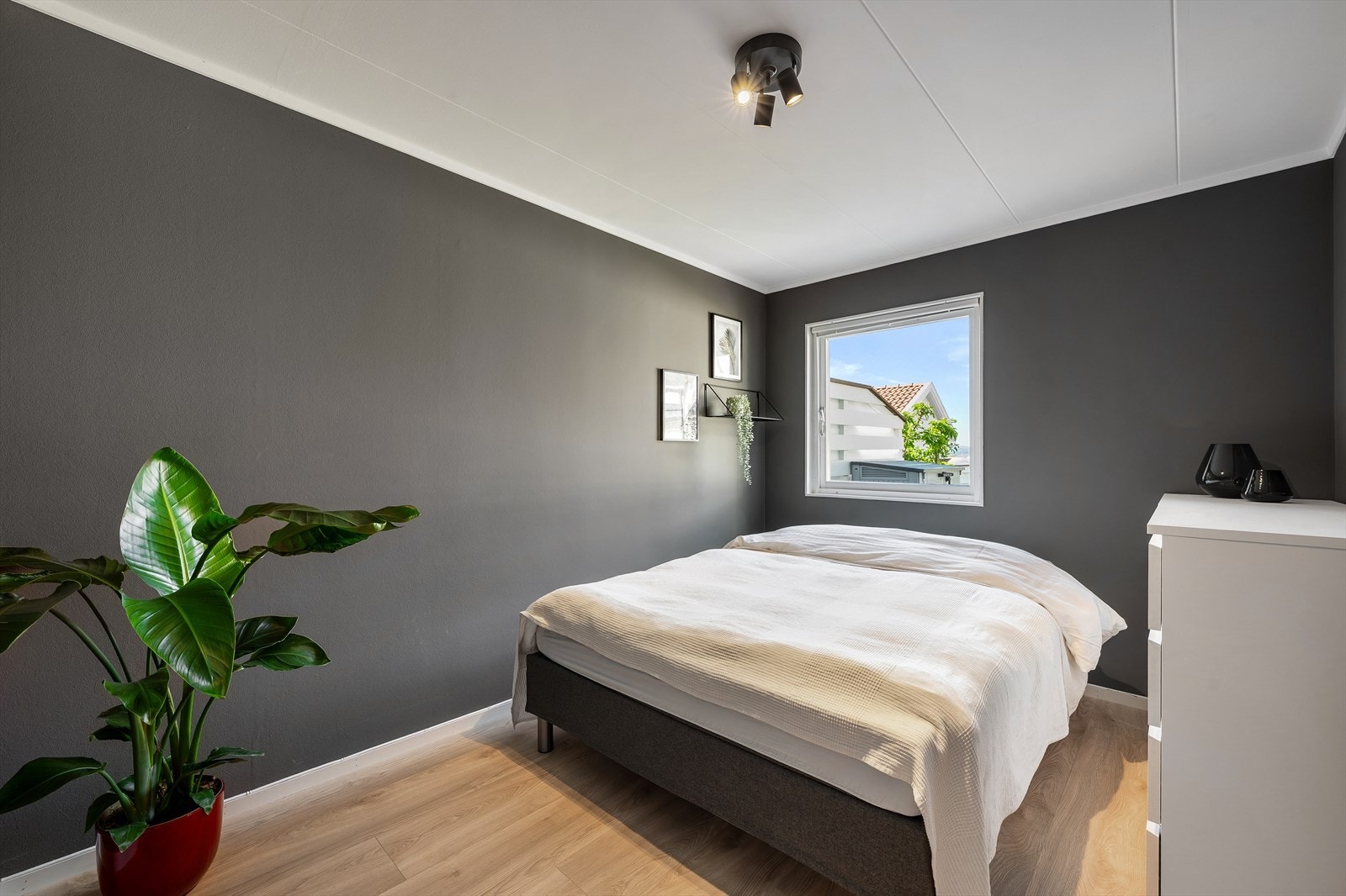 Det andre soverommet har fleksible bruksmuligheter og egner seg godt som barnerom, gjesterom eller hjemmekontor. Galleribilde