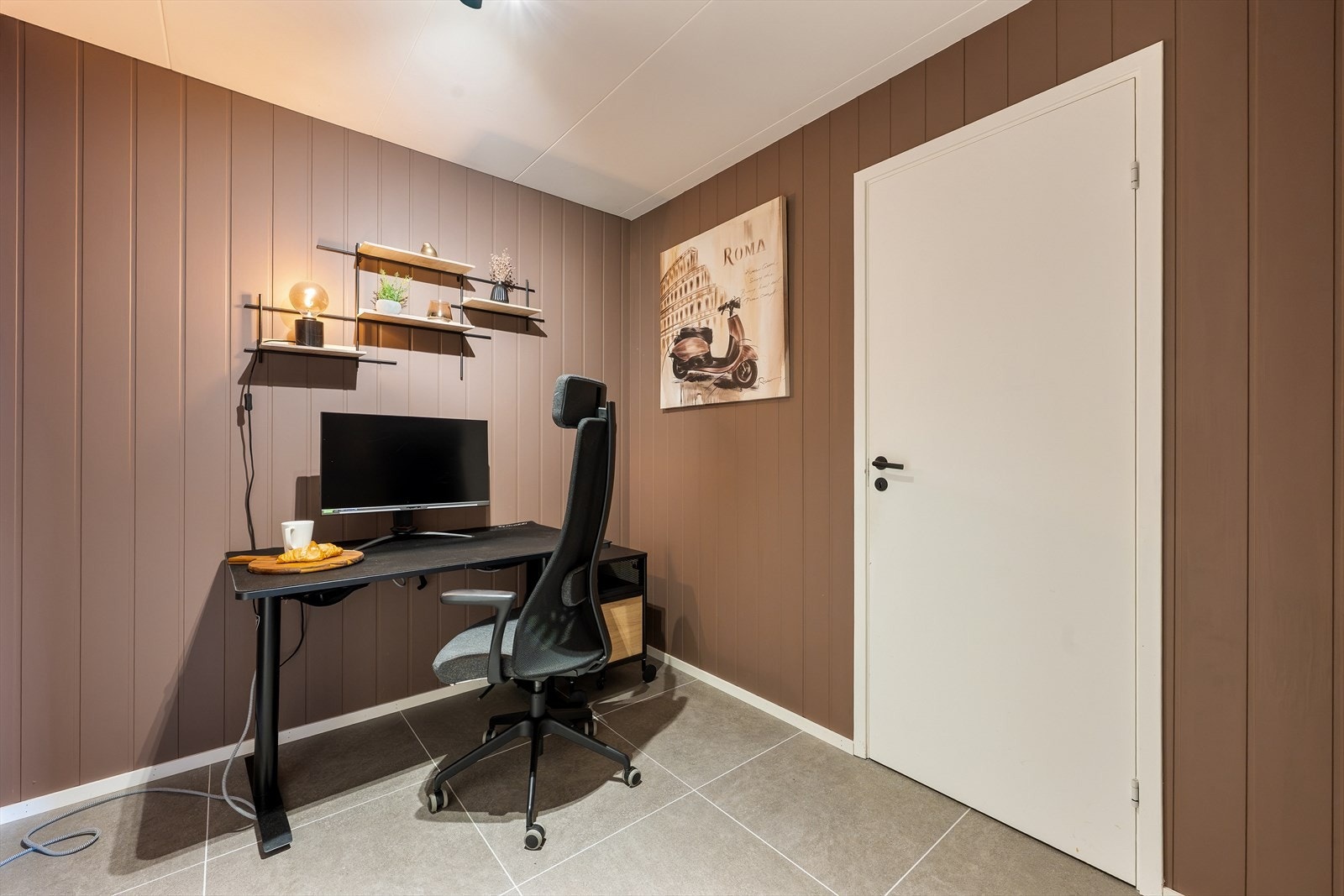 Hobbyrom i 1. etasjen er i dag innredet som kontor. Galleribilde