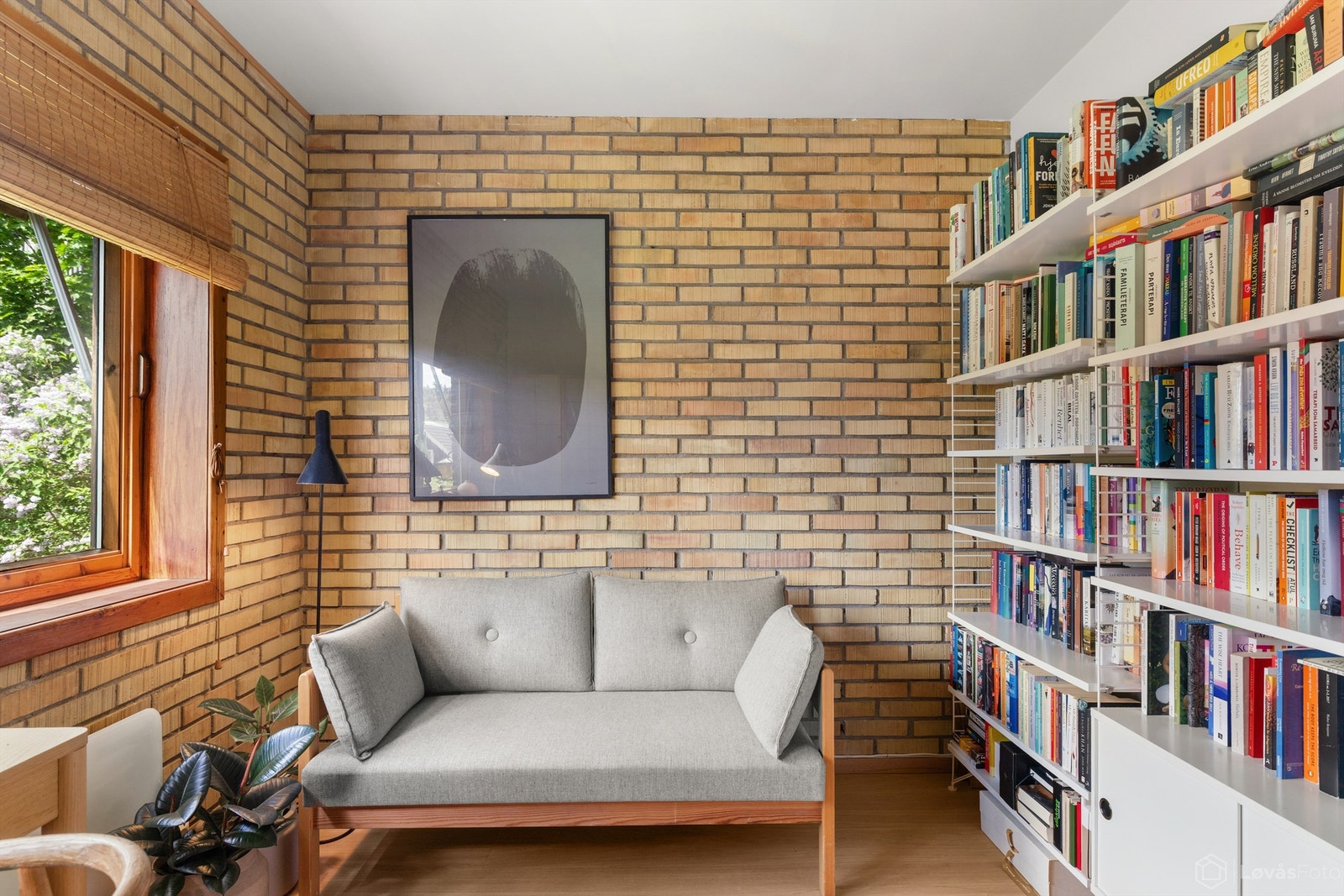 Plass til seng, arbeidsplass eller kanskje en liten sittegruppe. Galleribilde