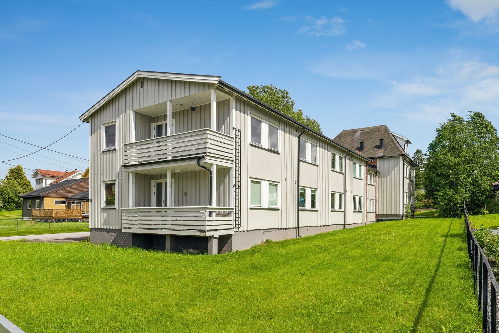 Felles balkonger og hage Galleribilde