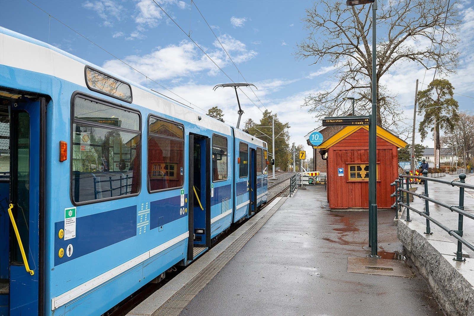 Få minutters gange til Kastellet trikkestasjon, T-banestasjonen på Lambertseter. Galleribilde