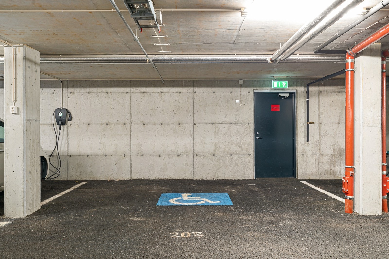 Parkering i lukket anlegg. Galleribilde