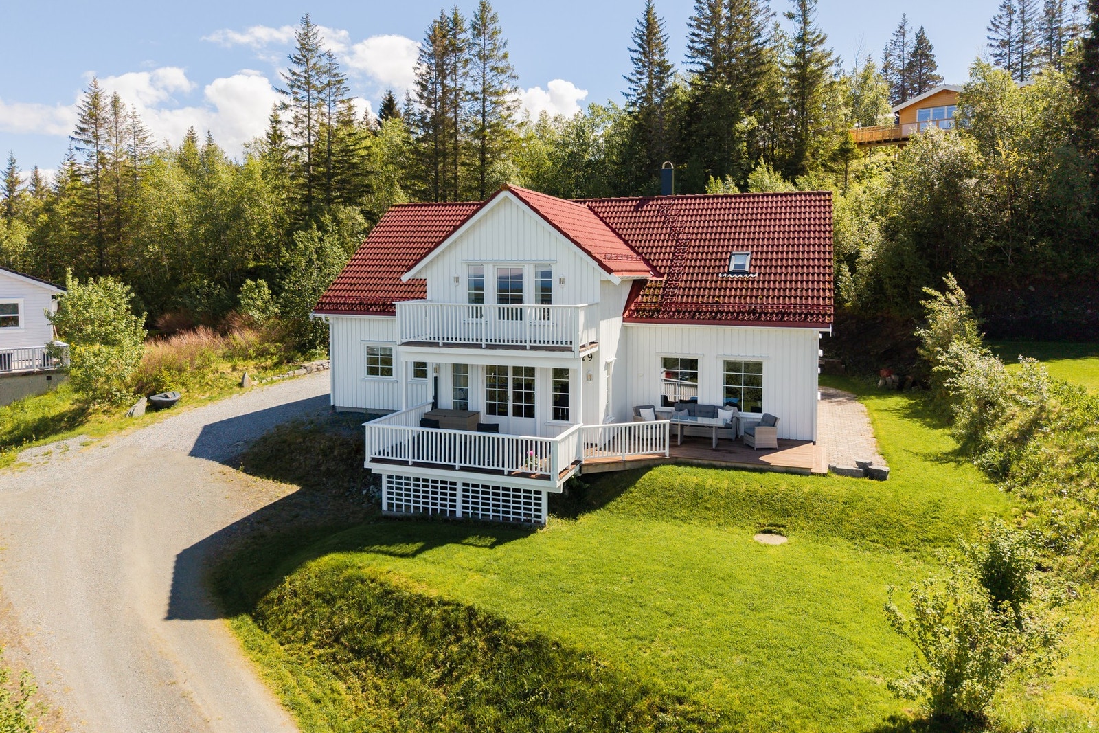 Velkommen til Hanskleiva 29. En fantastisk eiendom med nydelig utsikt og herlige solforhold. Galleribilde
