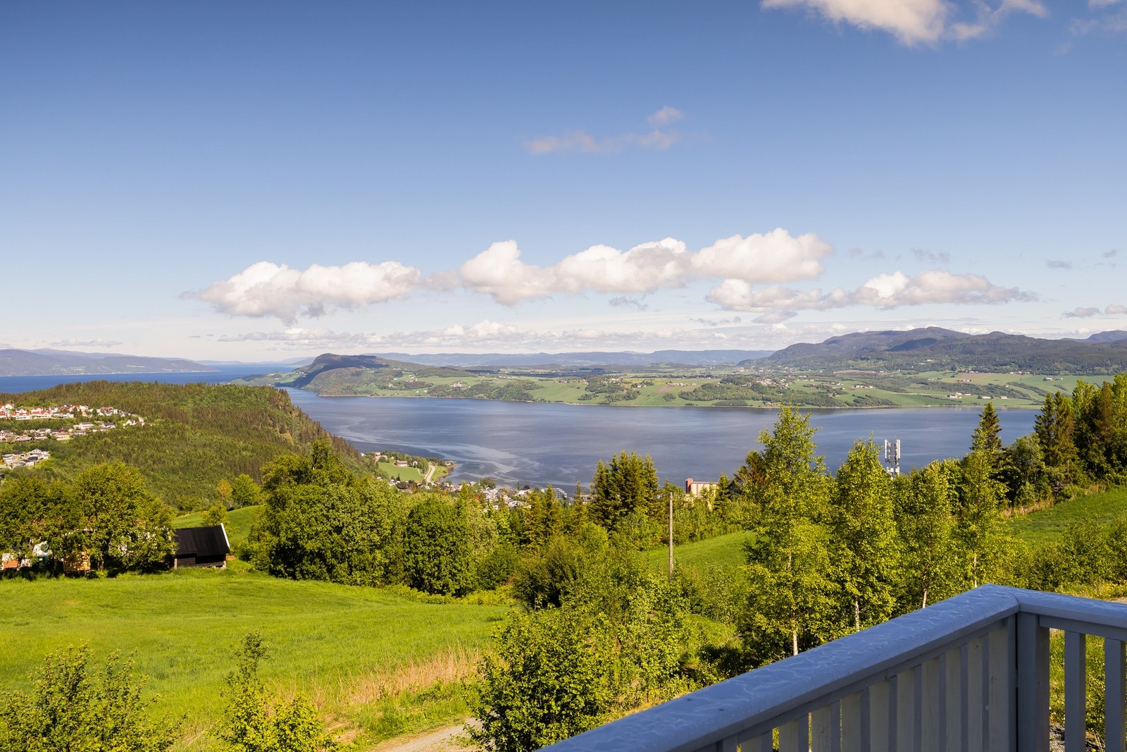 Hele huset, og spesielt terrassene, har en helt fantastisk utsikt. Galleribilde