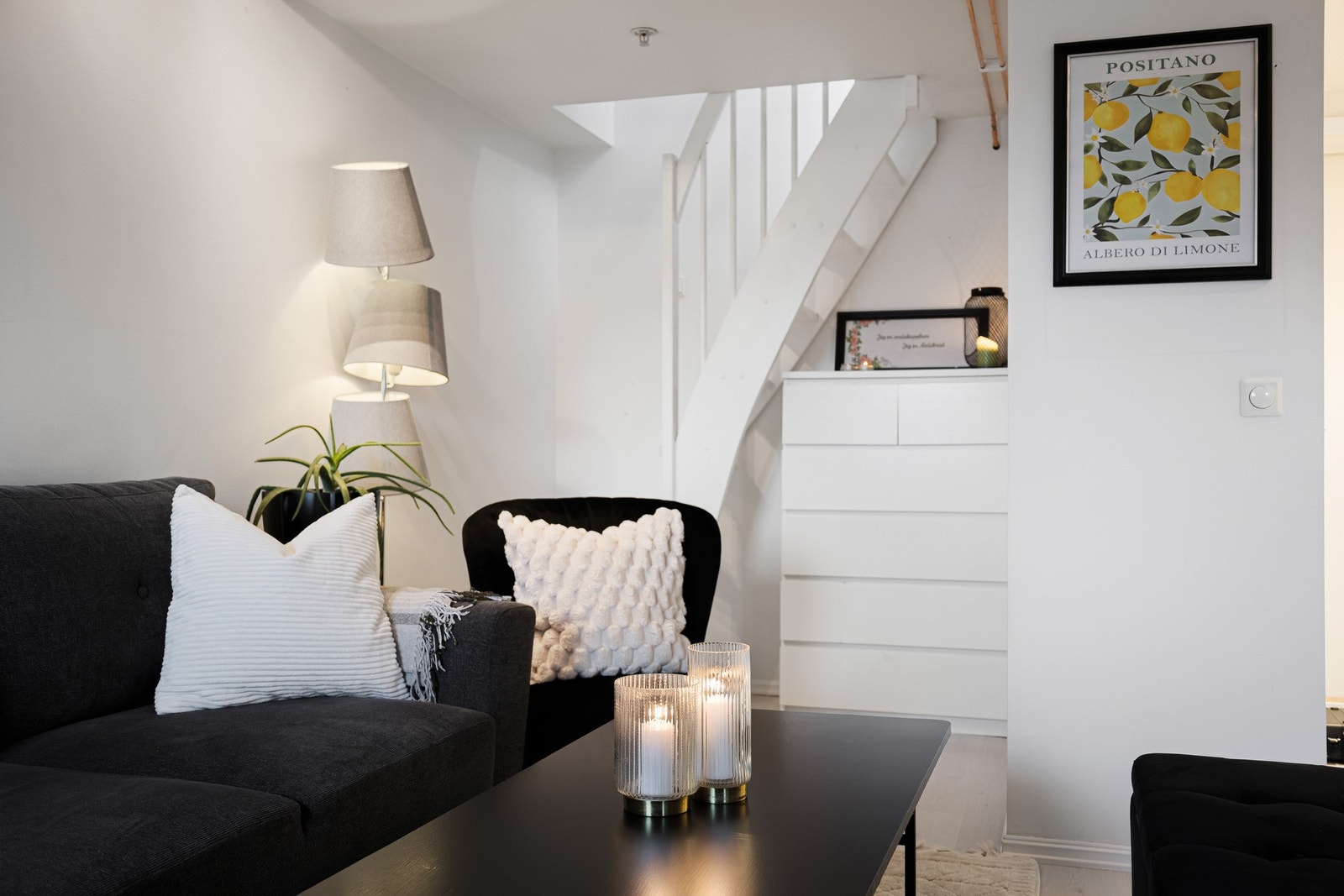Fra stuen er det en trapp opp til hemserommet. Galleribilde