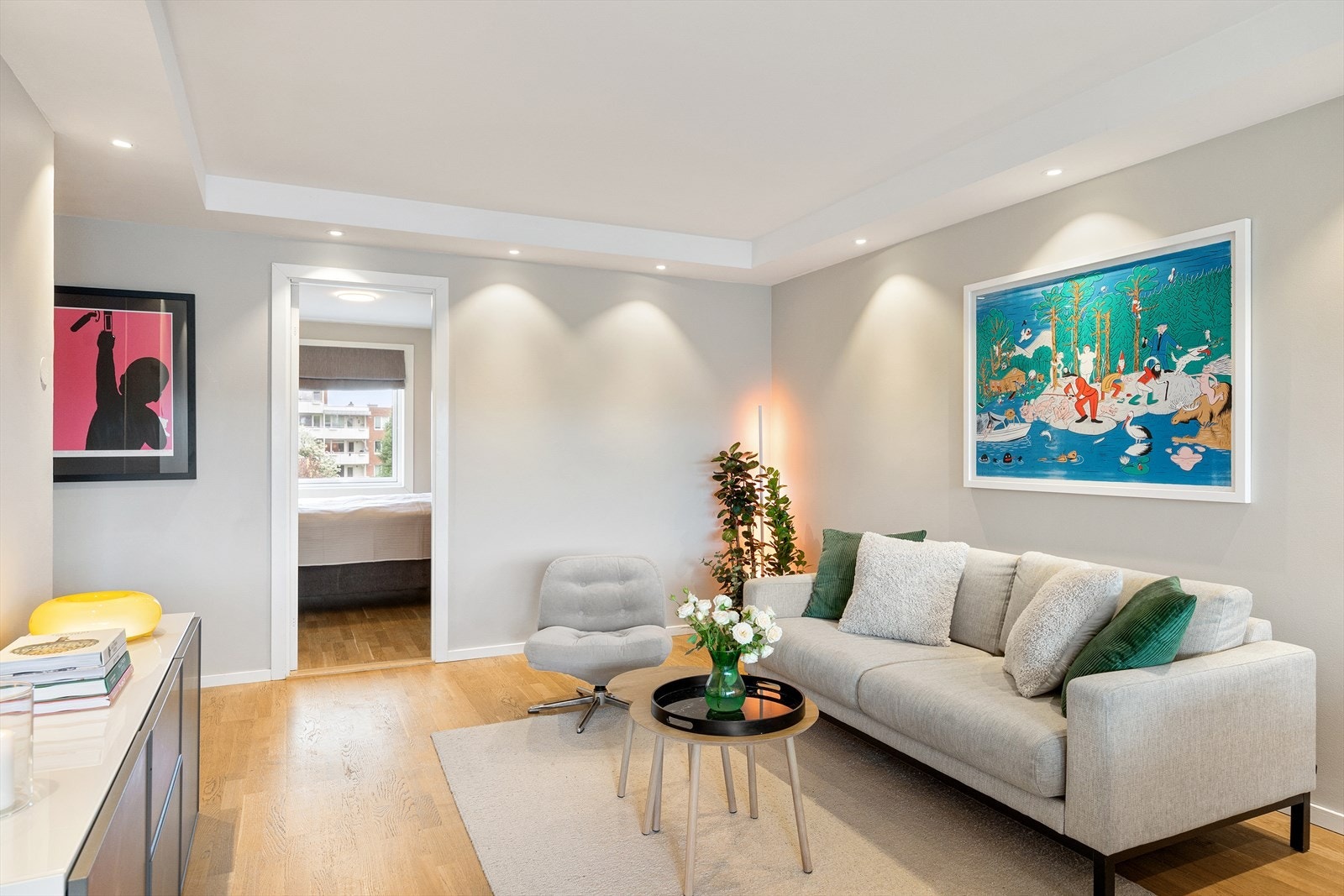 I stuen er det god plass til både sofagruppe, spisebord, TV-møblement og det du skulle ønske Galleribilde