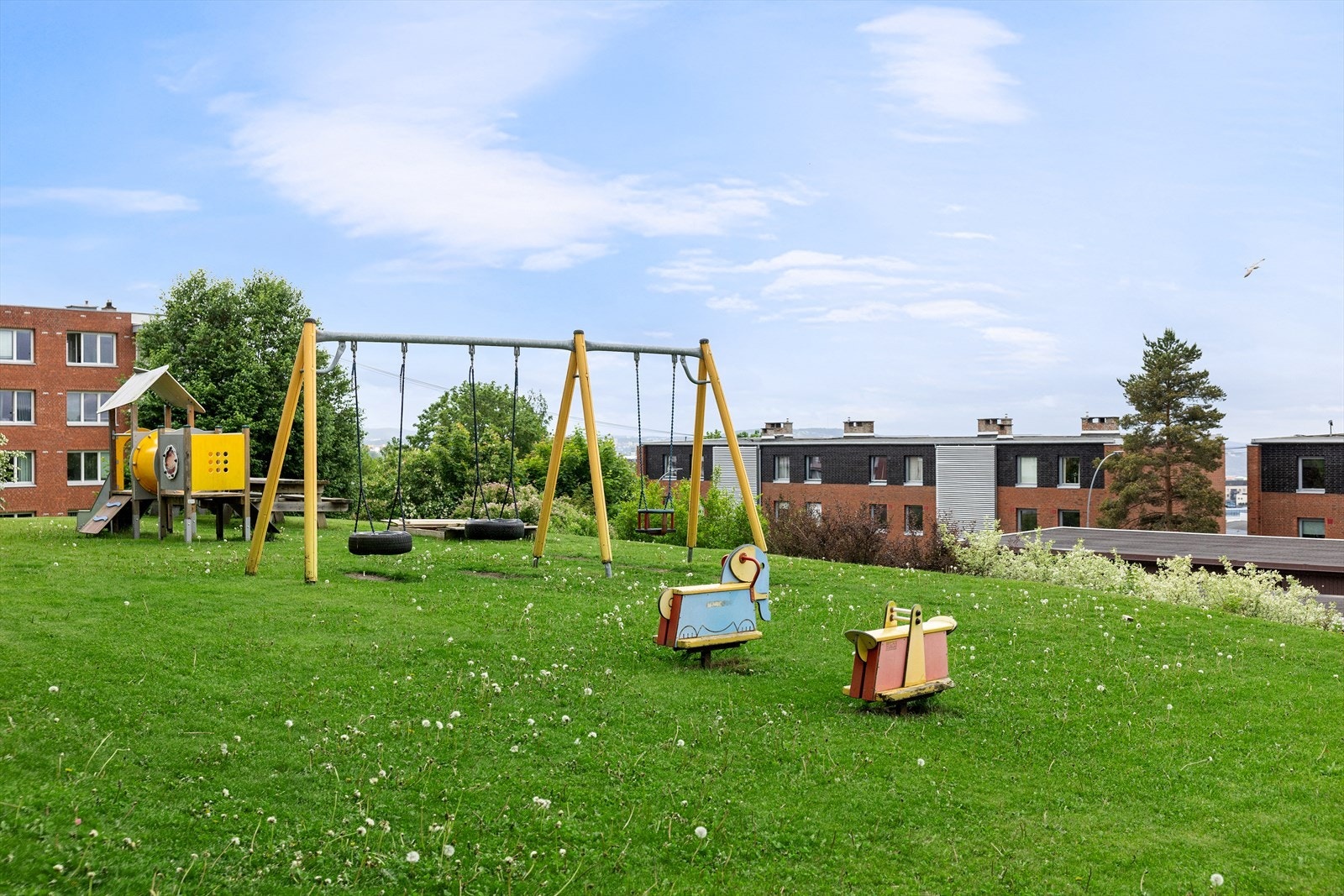 Det er lekeplass like ved leiligheten Galleribilde