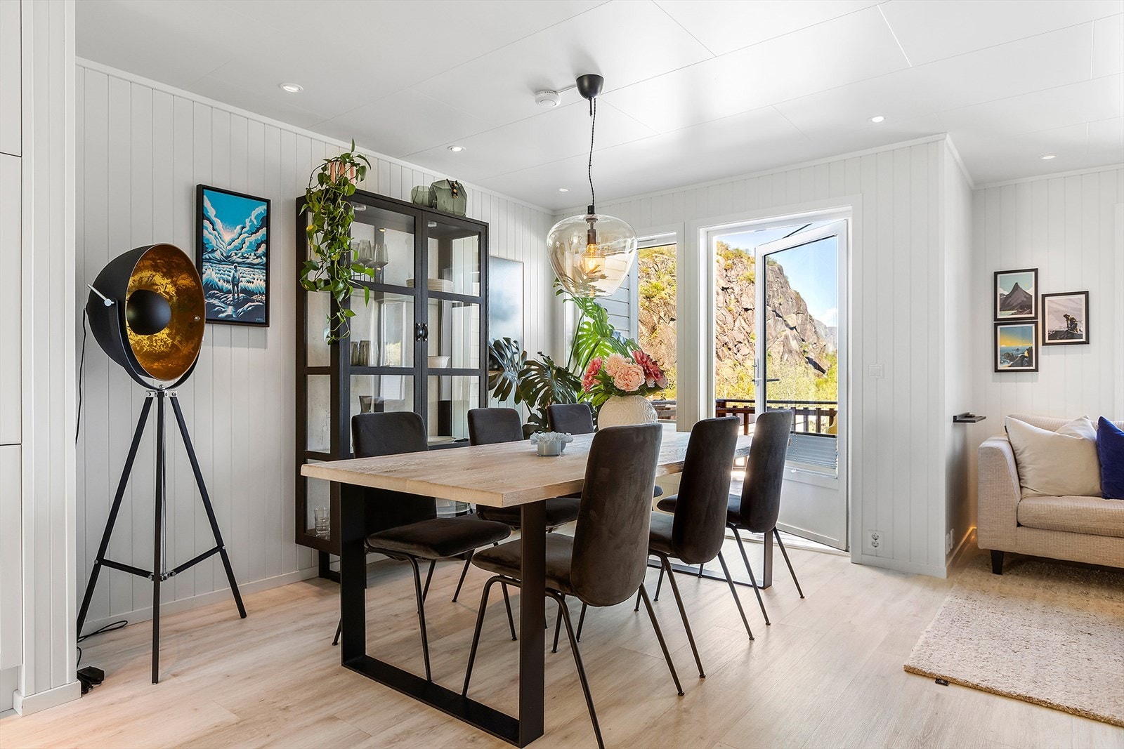 Utgang til balkong fra stuen Galleribilde