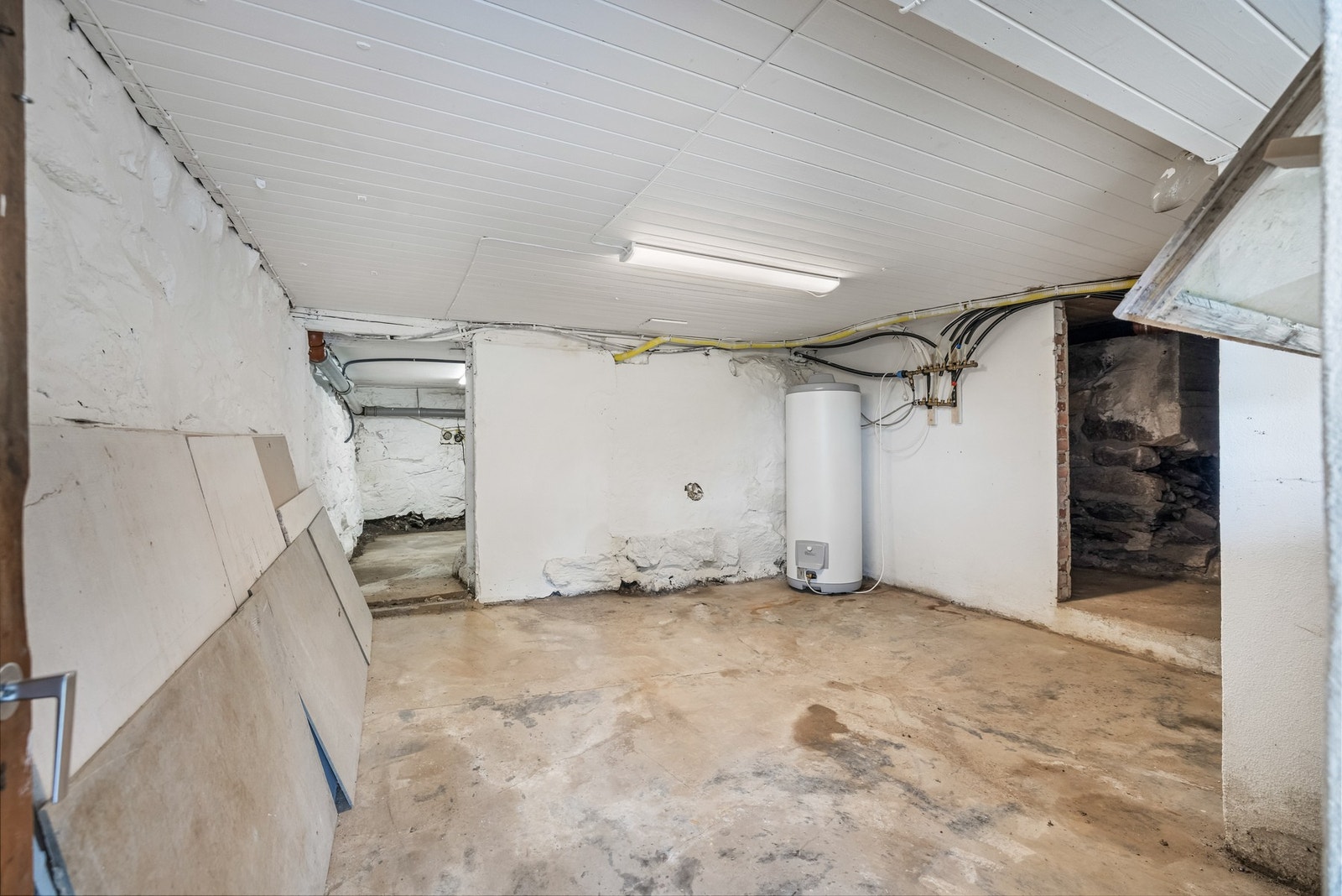 I lagringsrom 1 er varmtvannsberederen og det er god plass for lagring av sesongvarer. Galleribilde