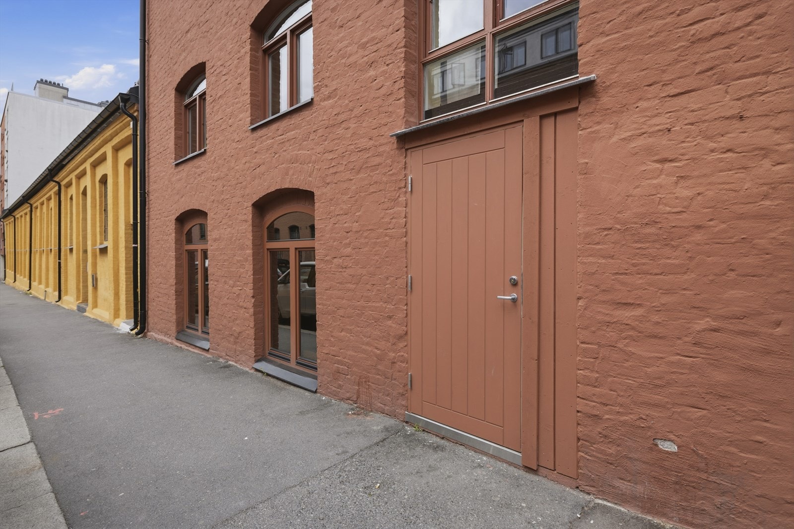 I 1.etasje har du egen inngang fra Sverres gate. Galleribilde