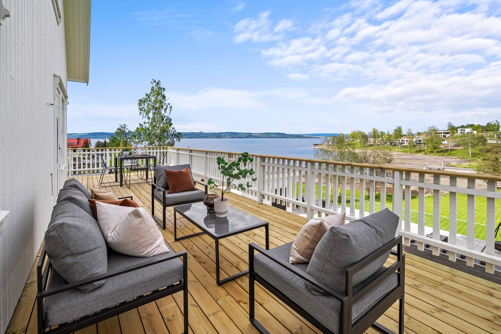 Her er det lagt nye terrassebord i 2026. Galleribilde