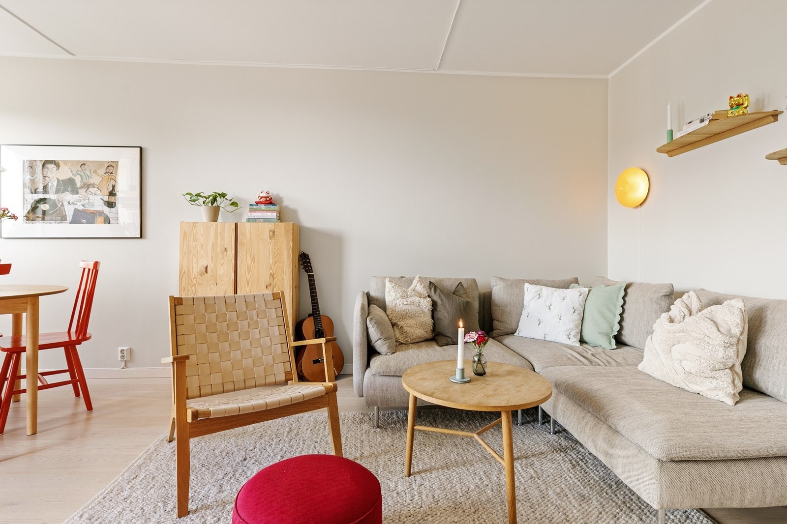 Med masse boltreplass og flere soner ligger alt til rette for rolige kvelder med film, eller større, sosiale sammenkomster. Galleribilde