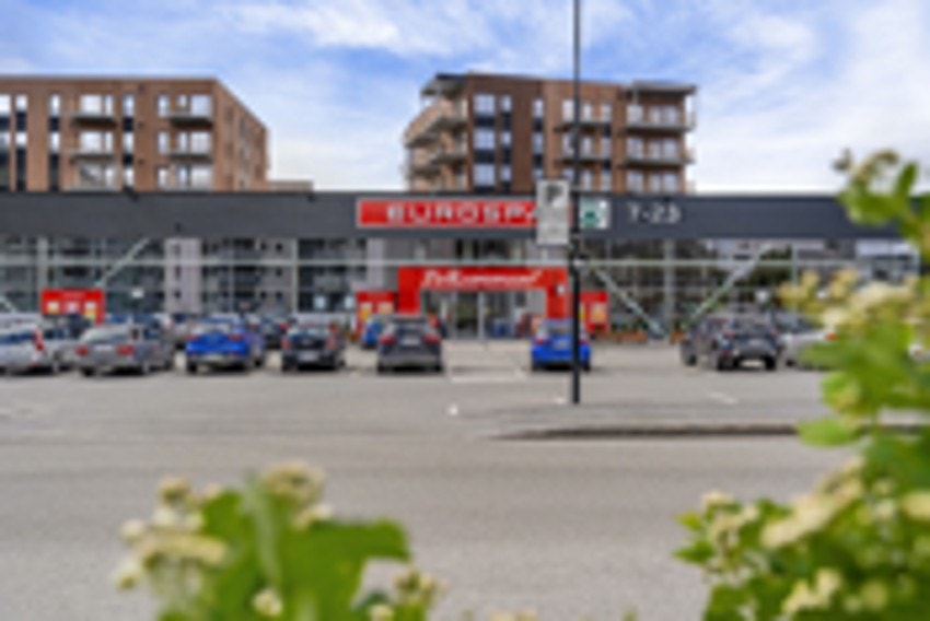 Det er kort vei til Eurospar på Strandvegen, med varmedisk Galleribilde