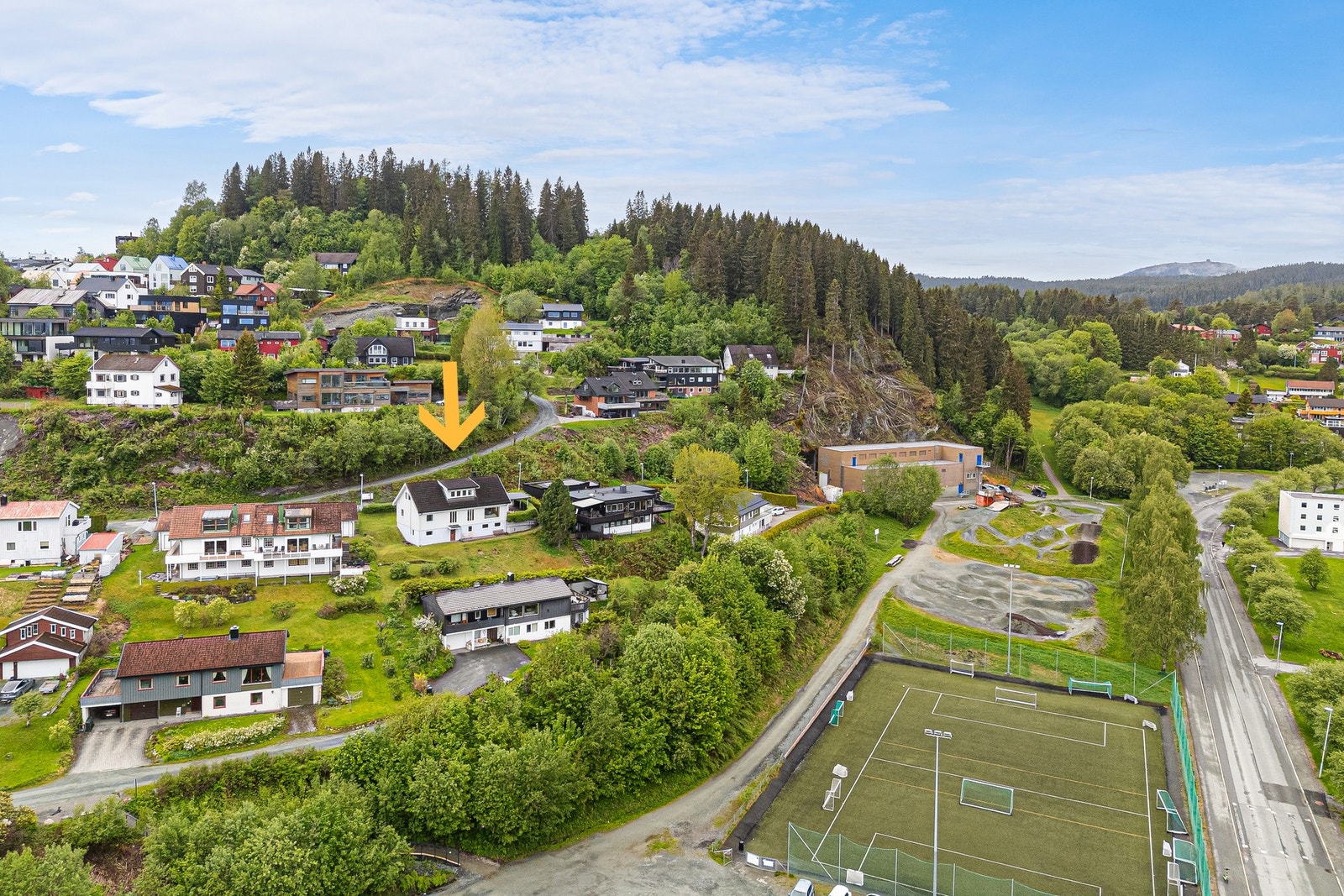 Dette er et fantastisk utgangspunkt for turer og trening hele året. I umiddelbar nærhet er det oppkjørte skiløyper, sykkelstier og mulighet for bading i Kyvannet på varme sommerdager. Galleribilde