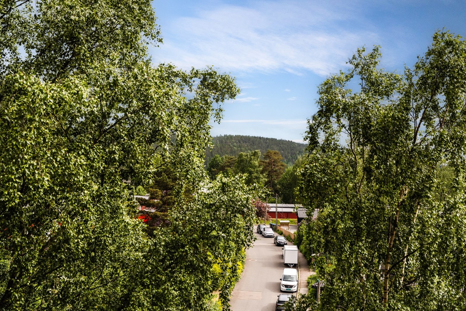 Utsikt fra balkongen. Det er kort vei til marka fra boligen for gode tur muligheter Galleribilde