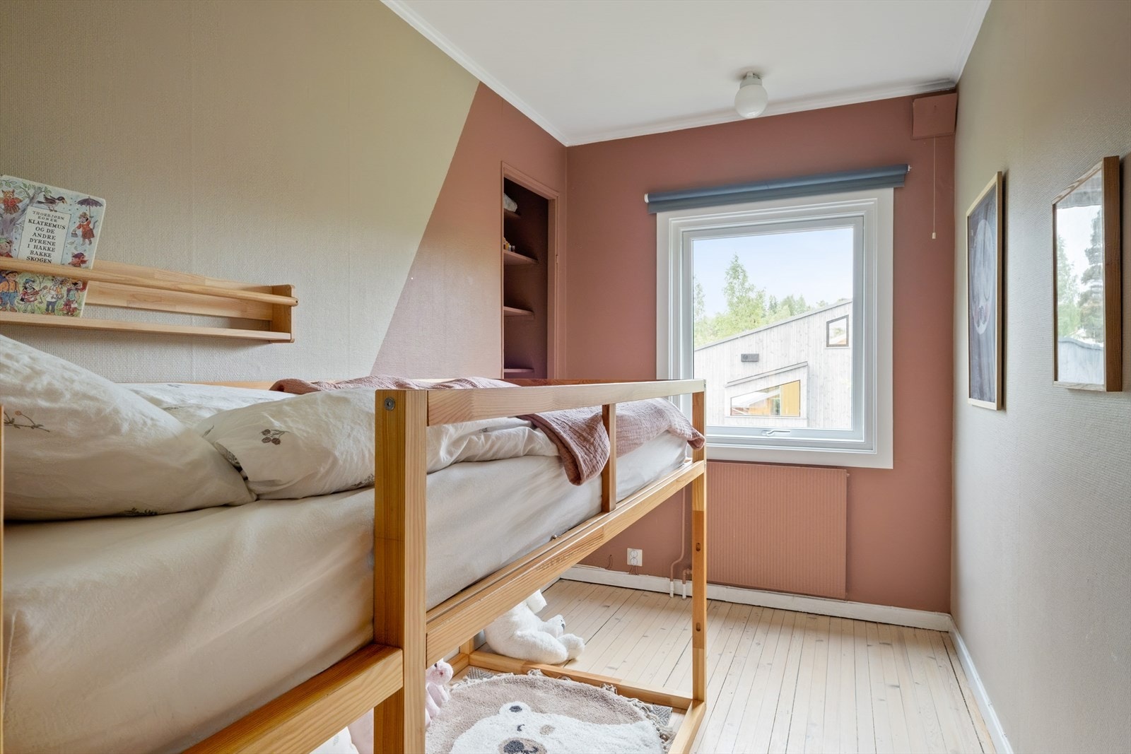 Soverom 4 har også innebygde hyller. Galleribilde