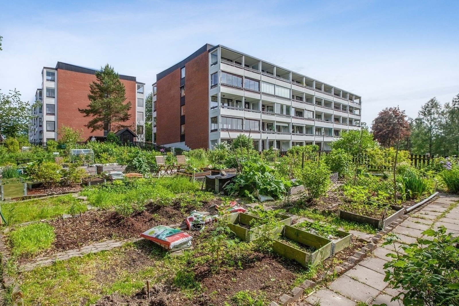 Borettslaget har parsellhage mellom Landingsveien 114 og 116, hvor beboerne kan leie dyrkningsparseller for blomster, urter og grønnsaker. Galleribilde