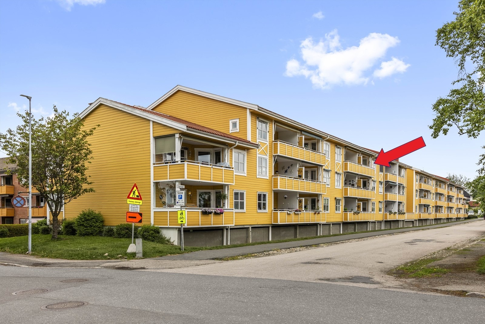 Gangavstand til Moss sentrum med alle byens fasiliteter. Ca. 5 minutters gange til jernbanestasjonen og deretter ca 30 minutter med tog til Oslo Galleribilde