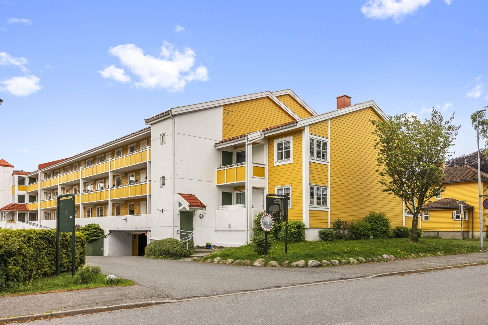 Leiligheten ligger i Fjellvegen borettslag, som består av 46 andelsleiligheter. Galleribilde