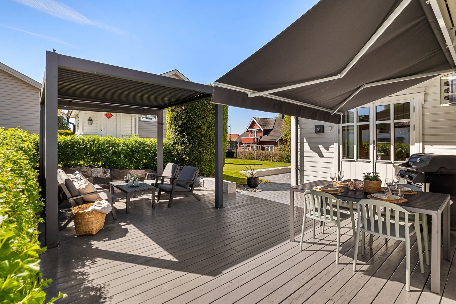 Uterommet har en lun og innbydende terrasse på hele 53 kvm. Galleribilde
