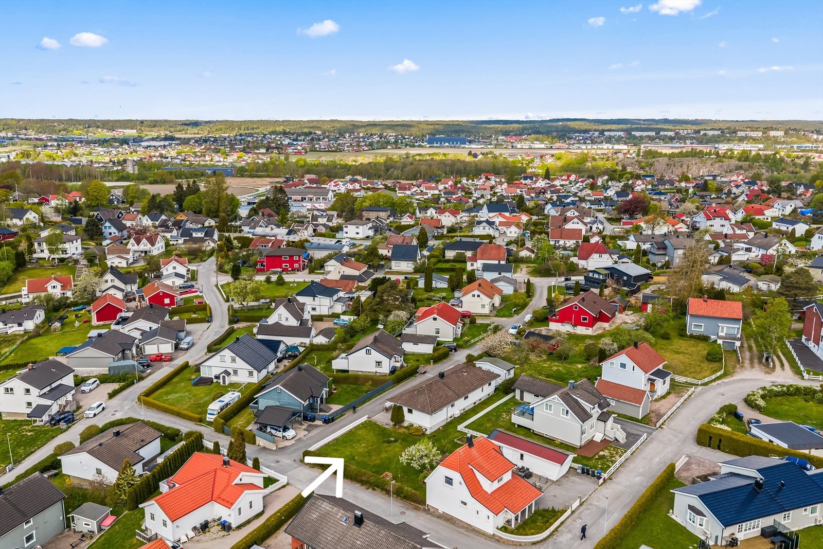 Gode kollektivforbindelser med bussholdeplass ca. 7 minutter unna. Galleribilde