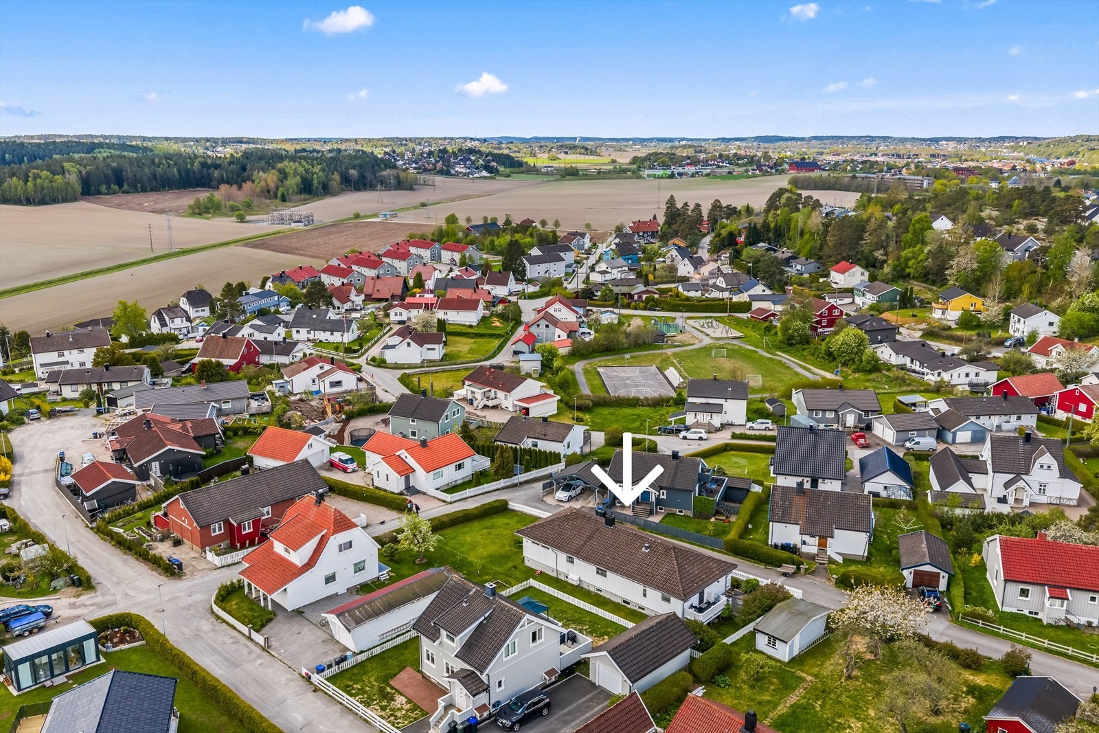 Torp skole ligger kun 6 minutters gange unna, og Snørn balløkke er 3 minutter unna. Galleribilde