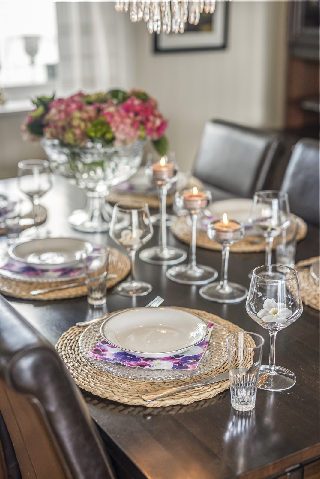 God plass til langbord for hyggelige middager med familie og venner. Galleribilde