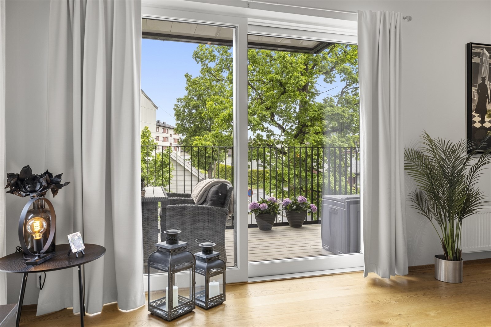 En moderne og attraktiv 3-roms selveierleilighet fra 2021, sentralt beliggende i hjertet av Strømmen. Galleribilde