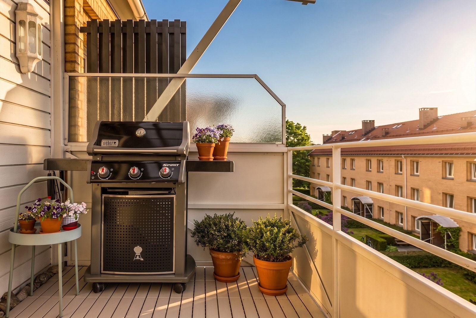 Her er det god plass til grill, utemøblement og beplantning. Galleribilde