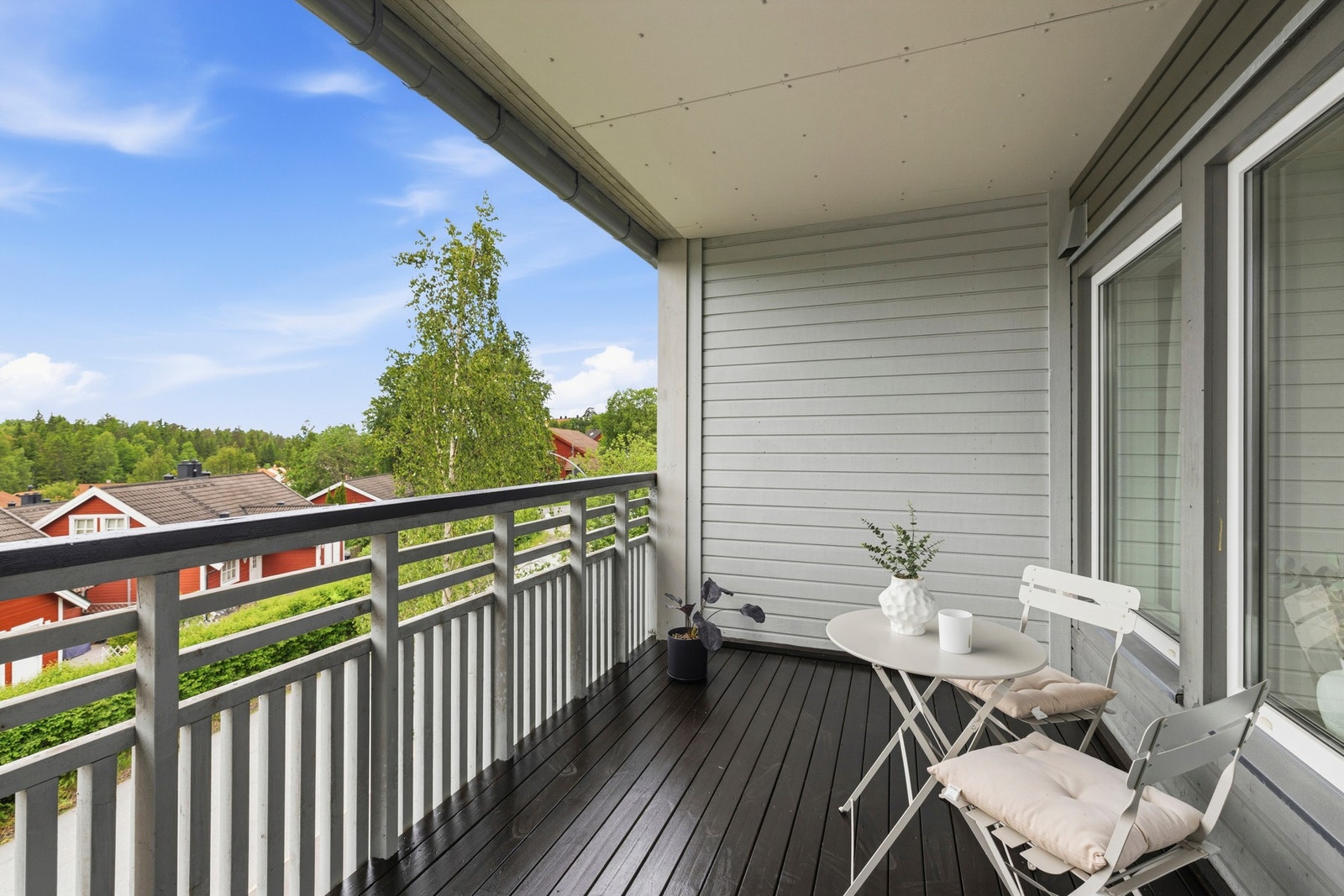 Balkongen har ettermiddag- og kveldssol Galleribilde