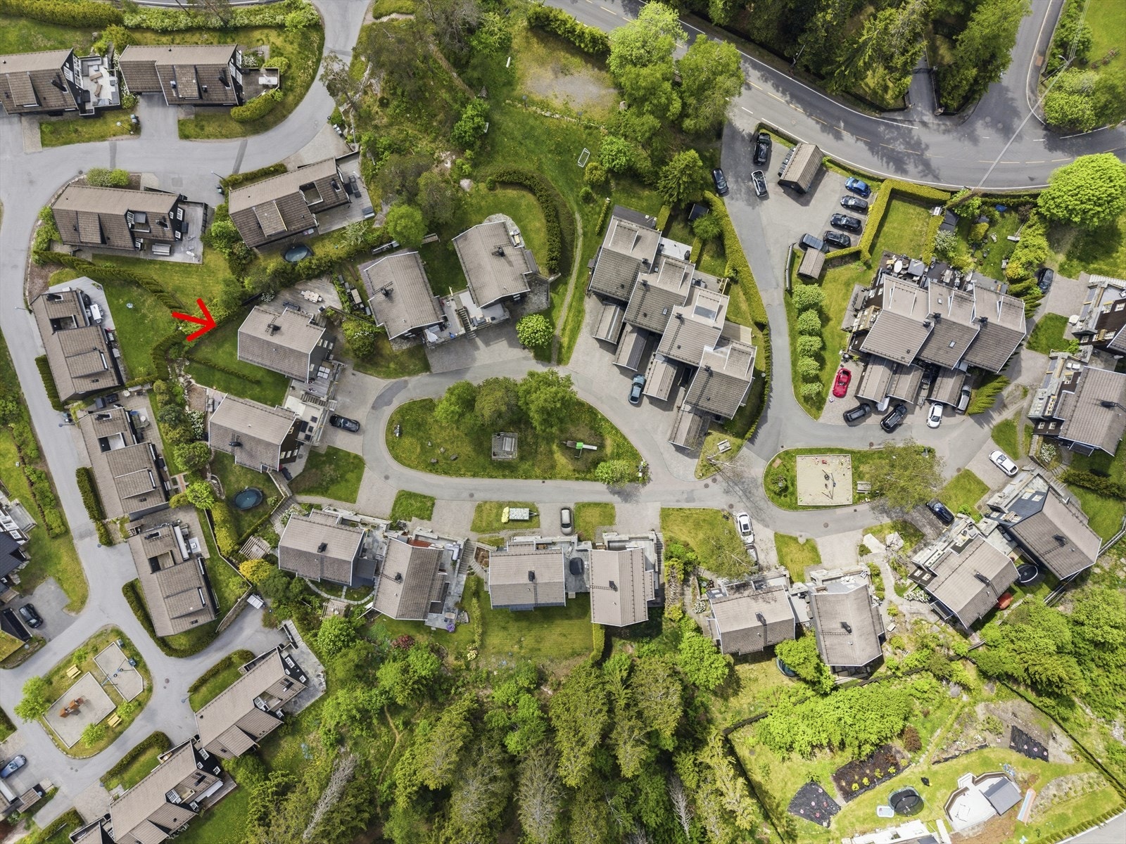 Voksensetertunet Huseierforening består av 21 boligeiere i Voksenkollveien 13 - 17 Galleribilde