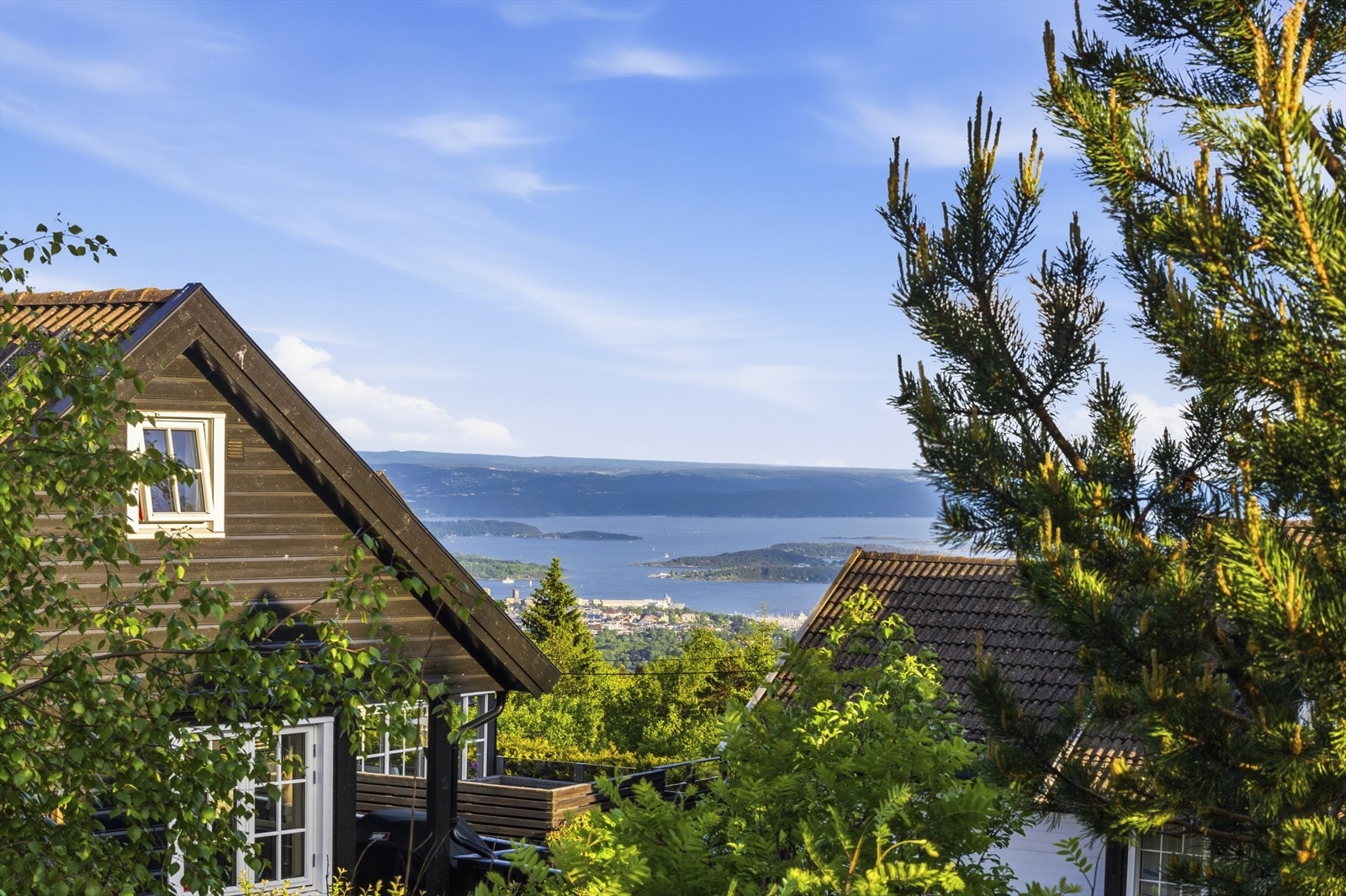 Utsikt fra soverom 2 over Oslofjorden og byen. Galleribilde