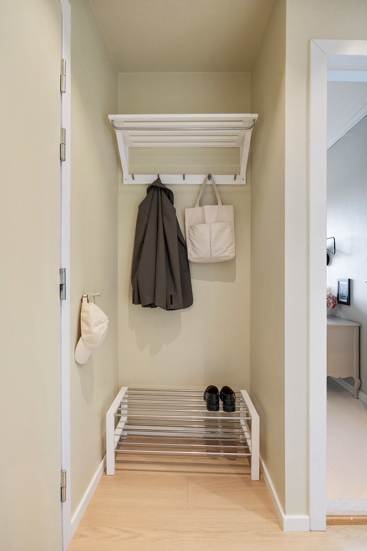 Nisje for garderobe Galleribilde
