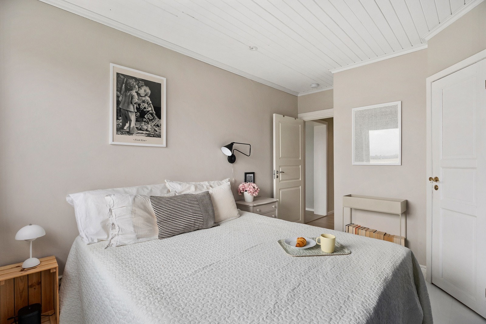 God plass til fullvoksen seng Galleribilde