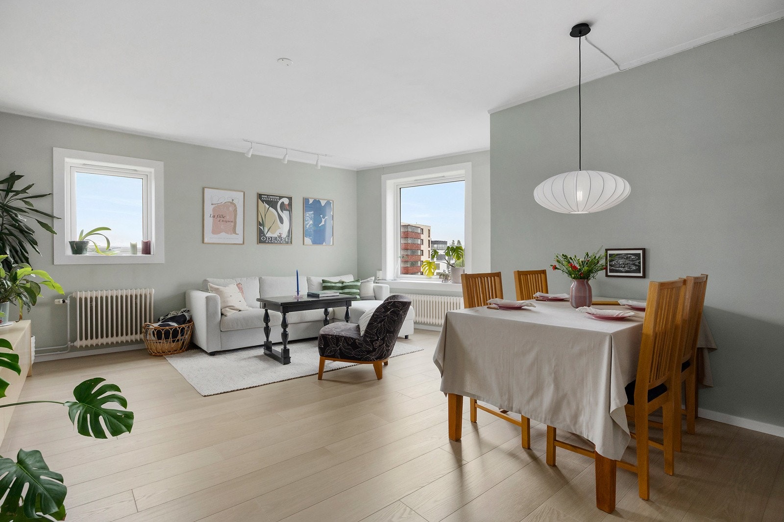 Stor stue med gode lysforhold Galleribilde