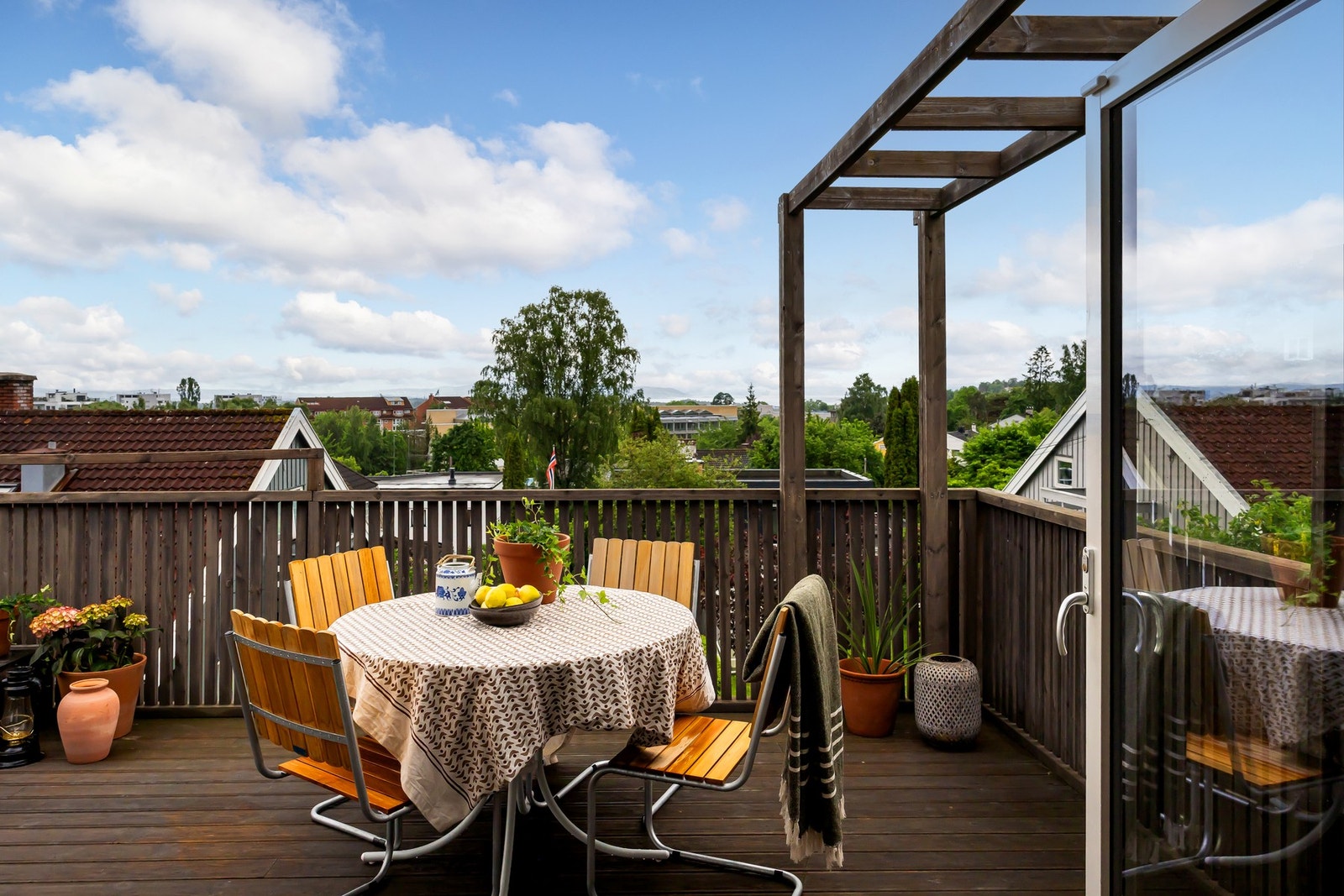 Her kan du nyte sol fra morgen til kveld gjennom store deler av året. Galleribilde