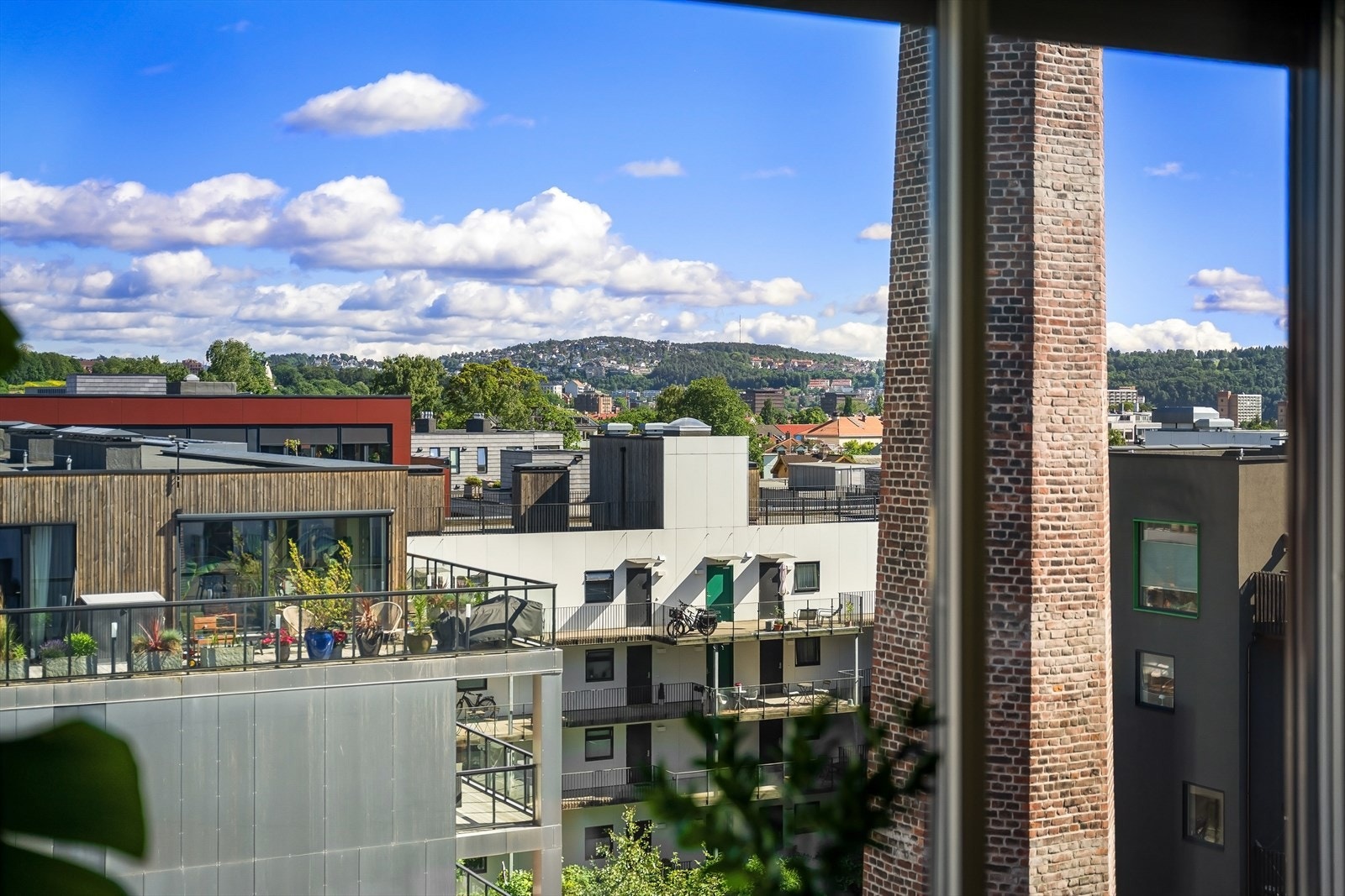 Her får du en luftig utsikt med byen som naturlig bakteppe. Galleribilde