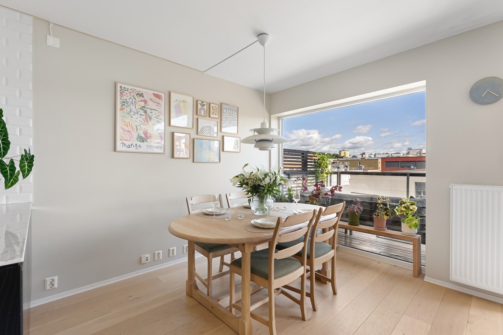 Spiseplass med fleksibel løsning og plass til større selskaper. Galleribilde