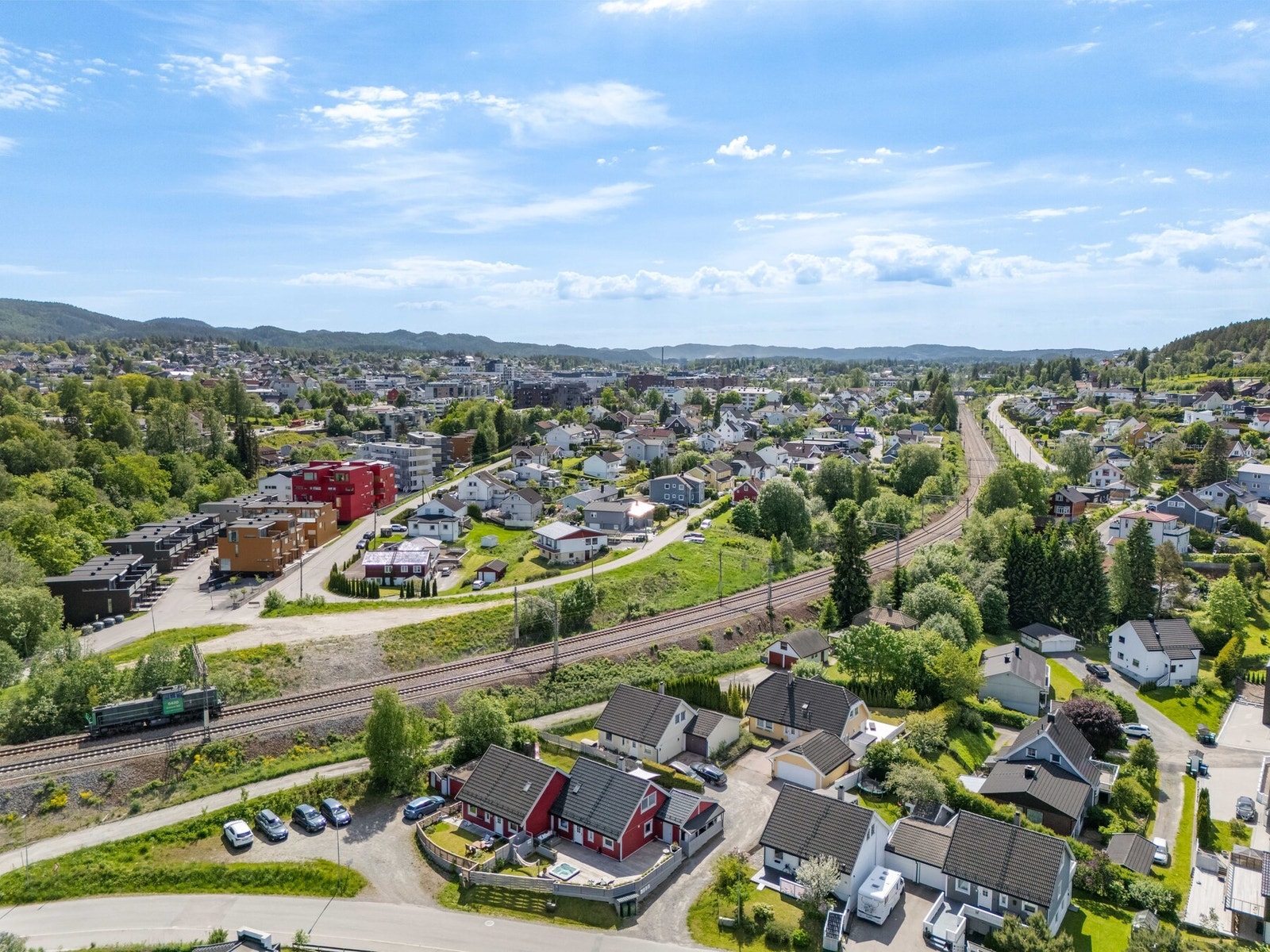 Rolig og etablert boligområde med hovedsakelig småhusbebyggelse. Galleribilde