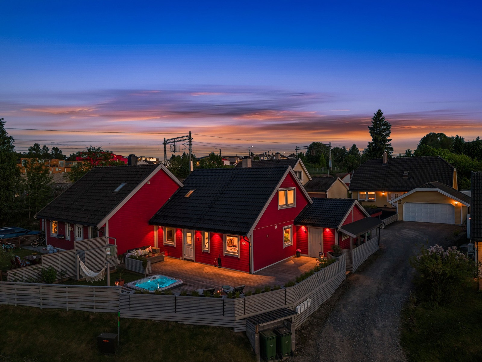 Velkommen til Henrik Ibsens vei 44 - ta kontakt med Lars Espen Storebø på tlf. 99161972 for avtale om privatvisning. Galleribilde
