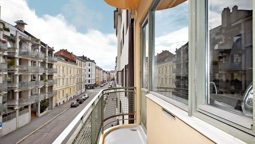 Fra stue er det utgang til brannbalkong. Galleribilde