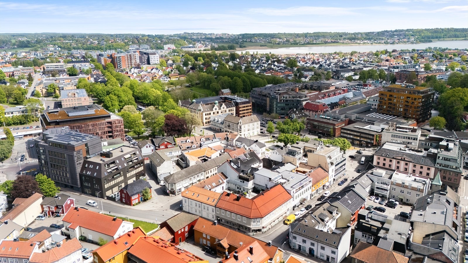 Shopping og dagligvarehandel er lett tilgjengelig, med Farmandstredet 3 minutter unna. Galleribilde