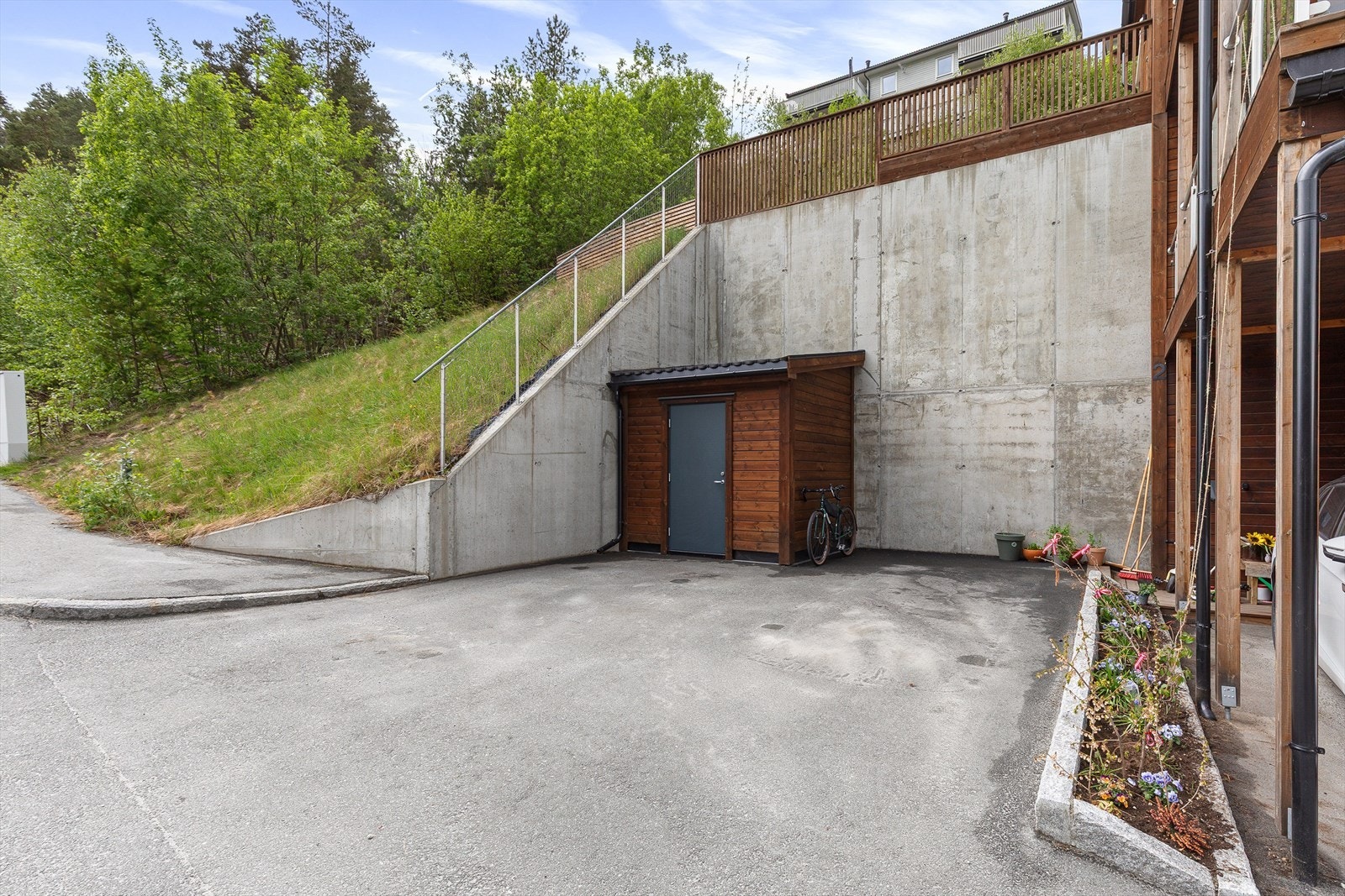 Leielgheita har også eigen fast parkeringsplass og utebod Galleribilde