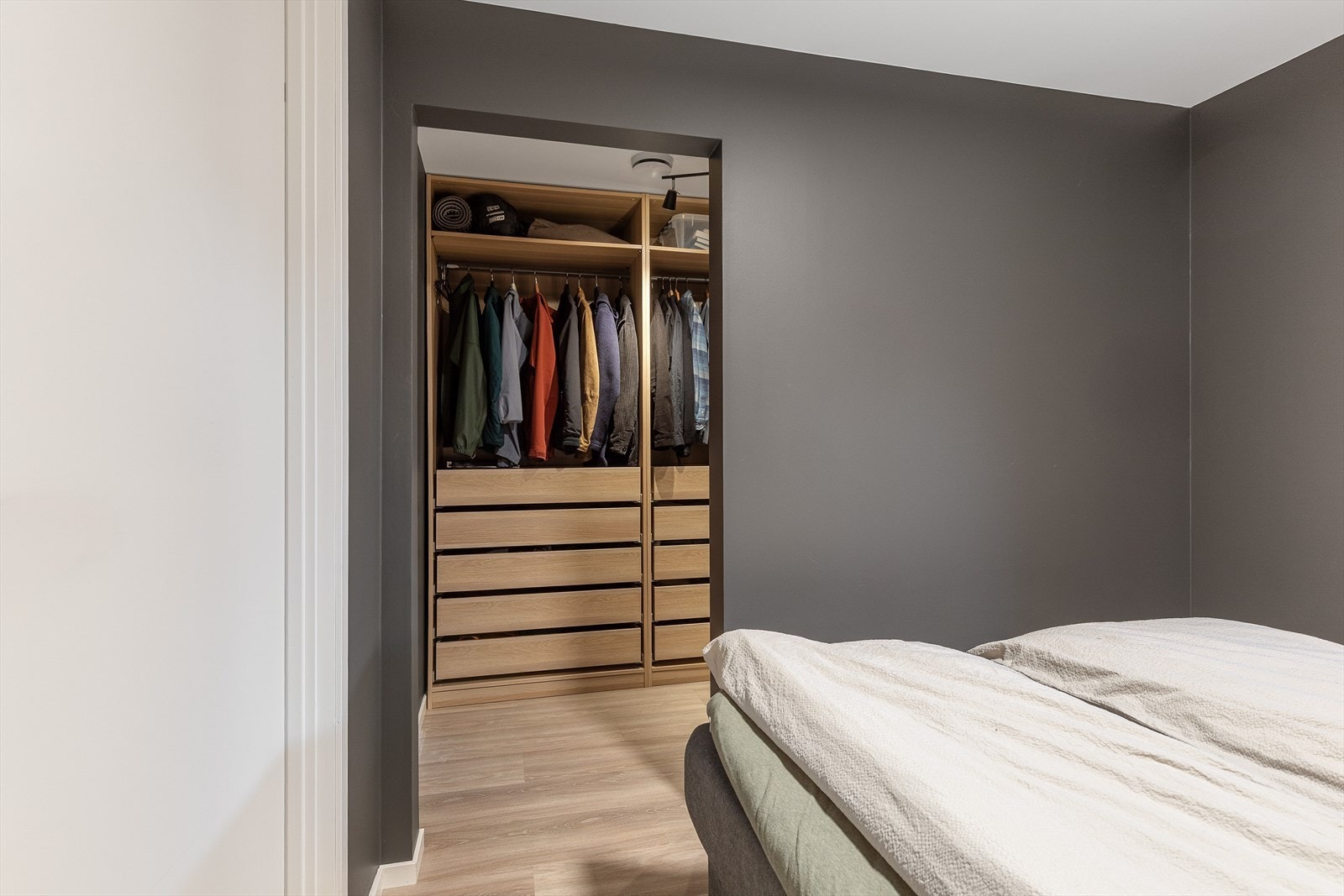 ... Garderobe-rom Galleribilde