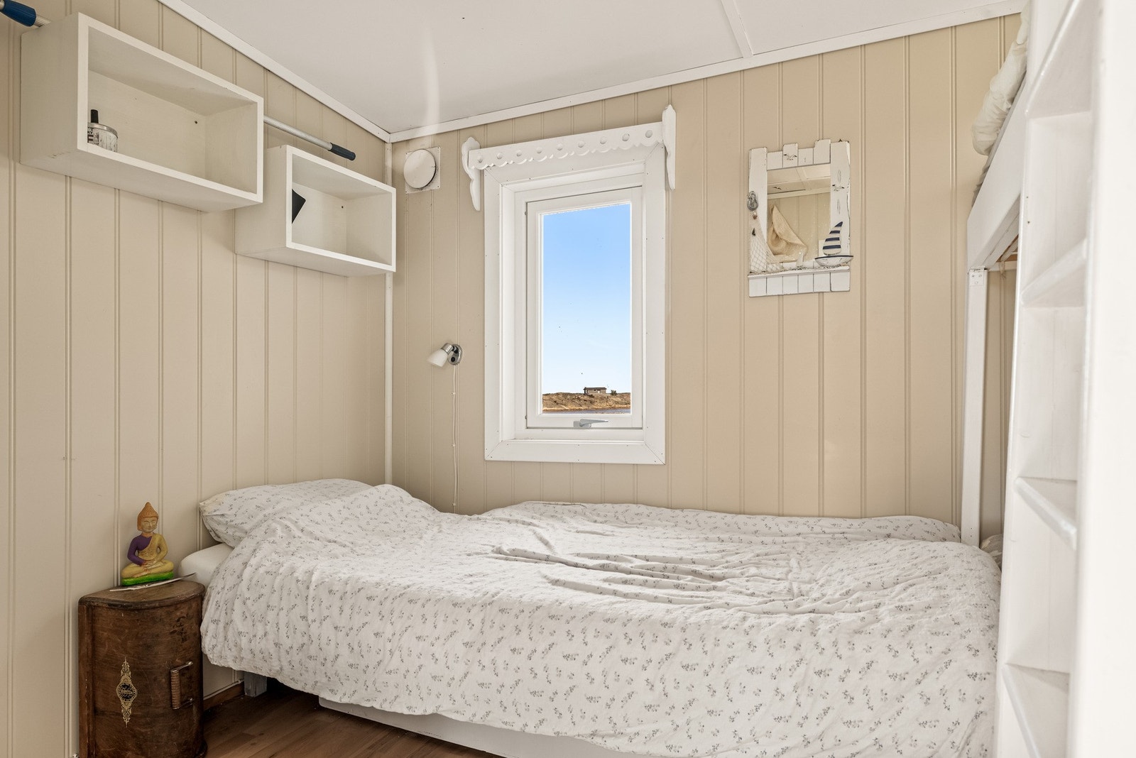 Rommet er ikke godkjent som soverom, men er i dag innredet og disponert med soveplass. Galleribilde