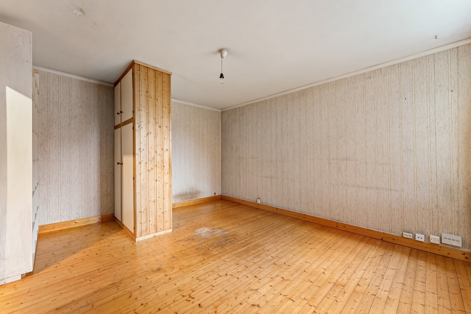 Leiligheten fremstår med eldre standard og har behov for modernisering. Galleribilde