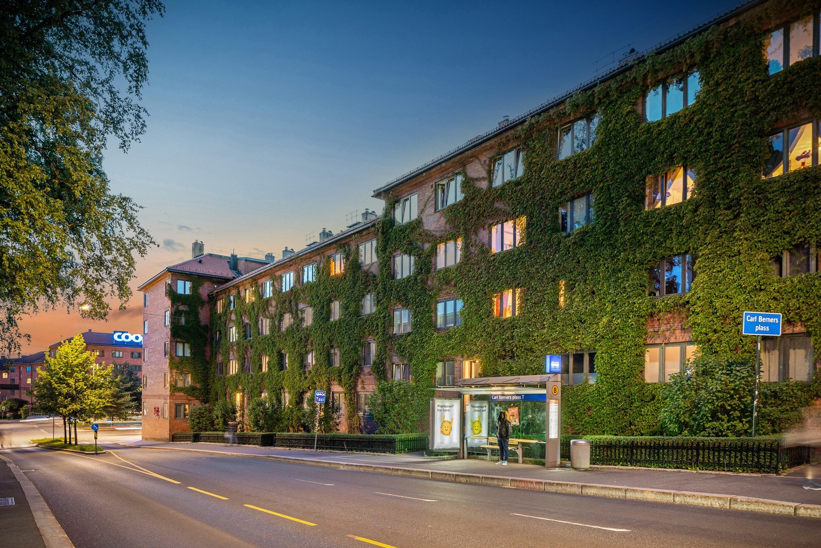 Nærhet til T-bane, trikk og buss på Carl Berner. Galleribilde