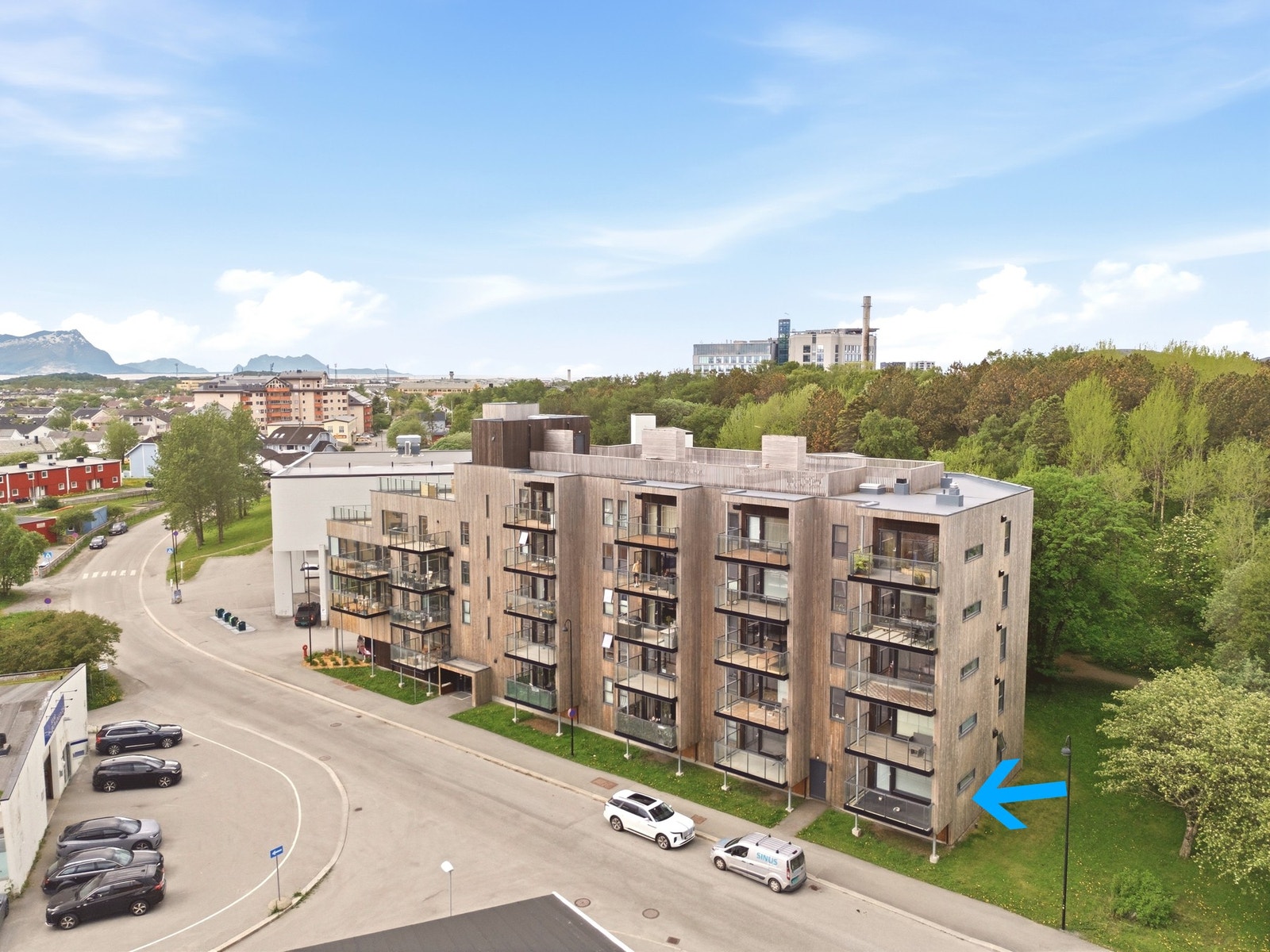 Eiendommen har en sentral beliggenhet og ligger med umiddelbar nærhet til Rensåsparken, som byr på gode turmuligheter. Galleribilde