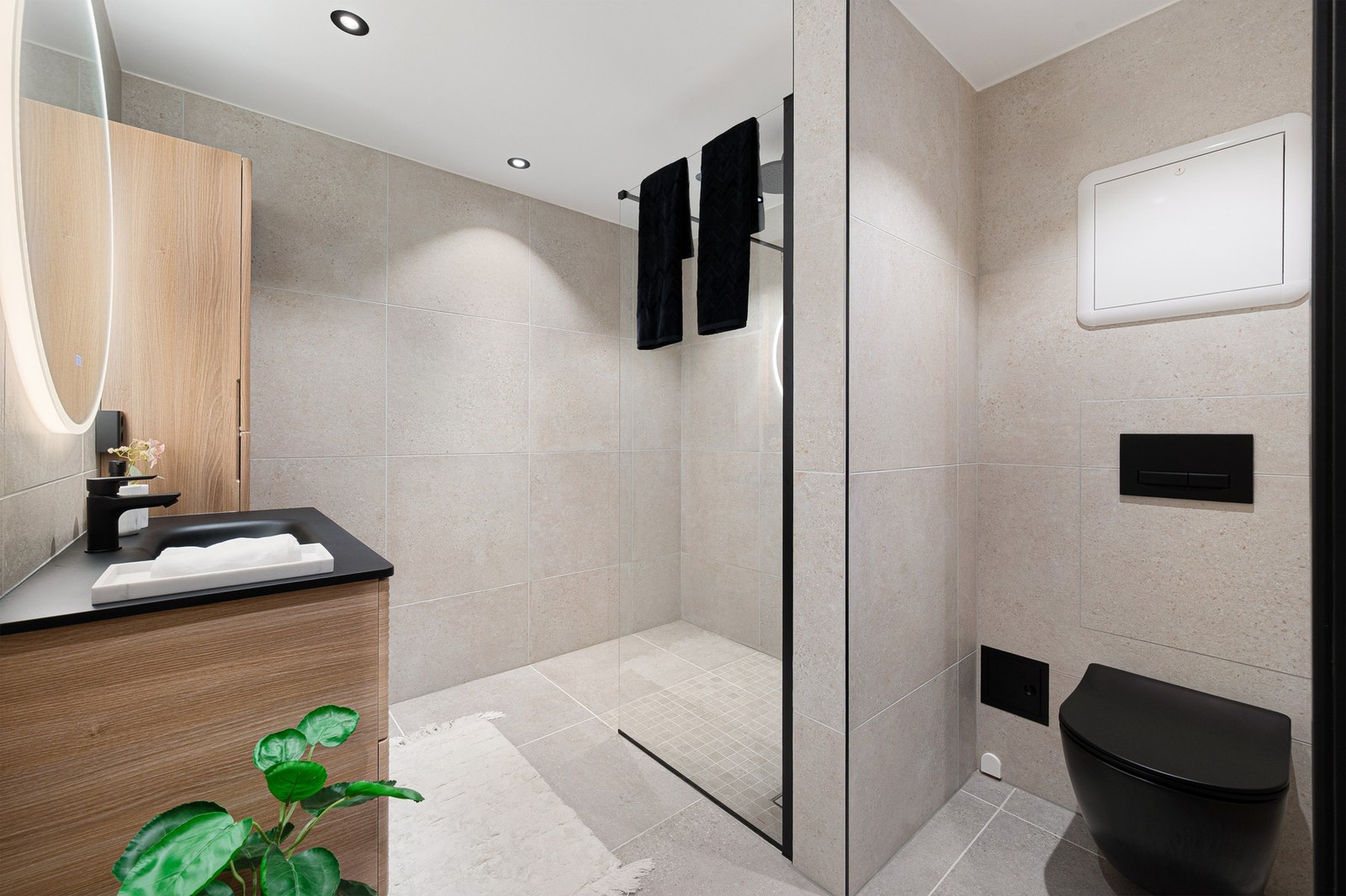 Badet måler romslige 5,8 kvm. Galleribilde